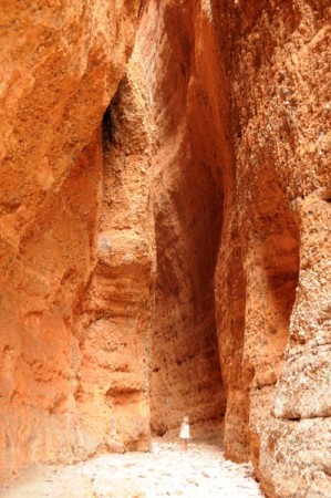 Echidna chasm met 300meter hoge wand