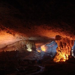 Karst grotten in Halong Bay